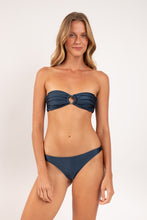 Cargar imagen en el visor de la galería, Model Front: Rio De Sol Bragas Bottom Shimmer-Shark Leblon