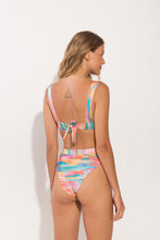 Cargar imagen en el visor de la galería, Model Back: Rio De Sol Conjunto Set River Halter-Cos Hotpant-Cos