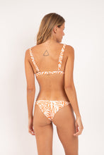 Cargar imagen en el visor de la galería, Model Back: Rio De Sol Conjunto Set Sahari Alba Cheeky-Fixa