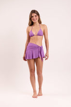 Cargar imagen en el visor de la galería, Model Front: Rio De Sol Falda De Playa Bio-Floreira Mini Skirt