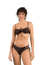 Cargar imagen en el visor de la galería, Model Front: Rio De Sol Sostén Top Cashew Balconet-Tie