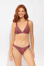 Cargar imagen en el visor de la galería, Model Front: Rio De Sol Bragas Bottom Coral-Feline Essential-Comfy