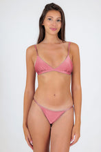 Cargar imagen en el visor de la galería, Model Front: Rio De Sol Sostén Top Shimmer-Confetti Tri-Fixo