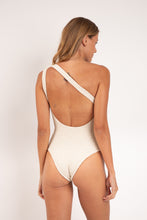 Cargar imagen en el visor de la galería, Model Back: Rio De Sol Una Pieza Brisa-Offwhite Sienna