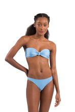 Cargar imagen en el visor de la galería, Model Front: Rio De Sol Sostén Top Shimmer-Baltic-Sea Bandeau-Joy