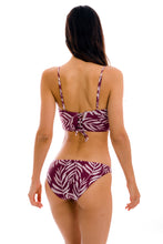 Cargar imagen en el visor de la galería, Model Back: Rio De Sol Conjunto Set Palms-Vine Balconet-Anna Comfy