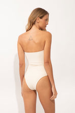 Cargar imagen en el visor de la galería, Model Back: Rio De Sol Una Pieza Malibu-Natural Sara-Op