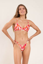 Cargar imagen en el visor de la galería, Model Front: Rio De Sol Bragas Bottom Mirage Kiara