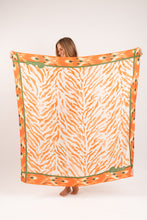 Cargar imagen en el visor de la galería, Model Front: Rio De Sol Pareo Sahari Canga