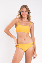 Cargar imagen en el visor de la galería, Model Front: Rio De Sol Conjunto Set Solar Bandeau-Reto Madrid