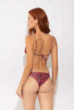 Cargar imagen en el visor de la galería, Model Back: Rio De Sol Sostén Top Coral-Feline Lia
