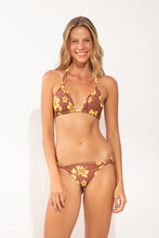Cargar imagen en el visor de la galería, Model Front: Wednesday In Hawaii By Rio De Sol Conjunto Set Pua-Coco-Lilikoi Mel