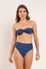 Cargar imagen en el visor de la galería, Model Front: Rio De Sol Bragas Bottom Navy Hotpants