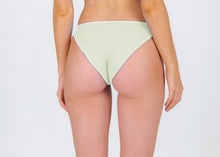 Cargar imagen en el visor de la galería, Model Back: Rio De Sol Bragas Bottom Off-White Essential-Comfy
