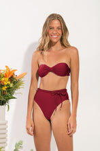 Cargar imagen en el visor de la galería, Model Front: Rio De Sol Bragas Bottom Shimmer-Divino Belted-High-Waist