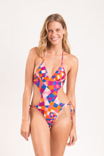 Cargar imagen en el visor de la galería, Model Front: Rio De Sol Una Pieza Funny Trikini