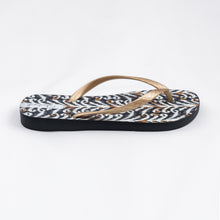 Cargar imagen en el visor de la galería, Image 03: Rio De Sol Chancletas Ikat Slim