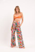 Cargar imagen en el visor de la galería, Model Front: Rio De Sol Pantalones De Playa Jungle Wide Pants