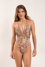 Cargar imagen en el visor de la galería, Model Front: Rio De Sol Una Pieza Leopard New Vegas