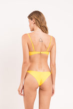 Cargar imagen en el visor de la galería, Model Back: Rio De Sol Conjunto Set Amarelo Bandeau-Crispy Cheeky-Crispy