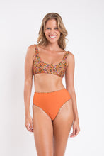 Cargar imagen en el visor de la galería, Image 08: Rio De Sol Conjunto Set Bouquet Bliss Hotpants