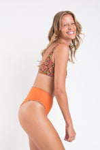 Cargar imagen en el visor de la galería, Image 10: Rio De Sol Conjunto Set Bouquet Bliss Hotpants