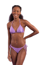 Cargar imagen en el visor de la galería, Model Front: Rio De Sol Conjunto Set Orchid Tri-Inv Cheeky-Tie