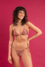 Cargar imagen en el visor de la galería, Image 09: Rio De Sol Conjunto Set Shimmer-Copper Tri-Inv Cheeky-Tie