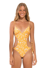 Cargar imagen en el visor de la galería, Model Front: Rio De Sol Una Pieza Sunny-Forest Trikini