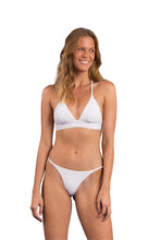 Cargar imagen en el visor de la galería, Model Front: Rio De Sol Sostén Top Bora-White Tri-Cos