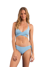 Cargar imagen en el visor de la galería, Model Front: Rio De Sol Sostén Top Dots-Sky Kate