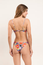 Cargar imagen en el visor de la galería, Model Back: Rio De Sol Sostén Top Garden-Flower Bandeau-Joy