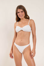 Cargar imagen en el visor de la galería, Model Front: Rio De Sol Sostén Top Memphis-White Bandeau-Joy