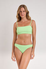 Cargar imagen en el visor de la galería, Model Front: Rio De Sol Sostén Top Sand-Menta Bandeau-Reto