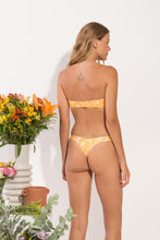 Cargar imagen en el visor de la galería, Model Back: Rio De Sol Sostén Top Sunny-Forest Bandeau-Reto