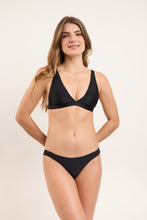 Cargar imagen en el visor de la galería, Model Front: Rio De Sol Sostén Top Touch-Black Alba
