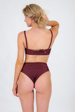 Cargar imagen en el visor de la galería, Model Back: Rio De Sol Conjunto Set Barolo Bandeau-Reto Hotpants
