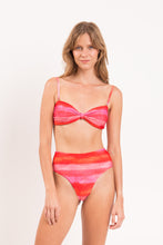 Cargar imagen en el visor de la galería, Model Front: Rio De Sol Bragas Bottom Cher Hotpants
