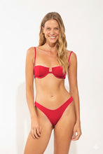 Cargar imagen en el visor de la galería, Model Front: Wednesday In Hawaii By Rio De Sol Sostén Top Hibiscus Shell
