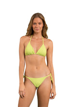 Cargar imagen en el visor de la galería, Model Front: Rio De Sol Sostén Top Bora-Citrus Tri-Inv
