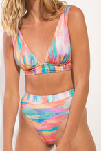 Cargar imagen en el visor de la galería, Image 07: Rio De Sol Conjunto Set River Halter-Cos Hotpant-Cos
