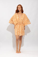 Cargar imagen en el visor de la galería, Model Front: Rio De Sol Caftán / Cubrir Sahari Kaftan Bel
