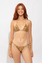 Cargar imagen en el visor de la galería, Model Front: Rio De Sol Sostén Top Yellow-Feline Tri-Inv
