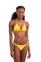 Cargar imagen en el visor de la galería, Model Front: Rio De Sol Conjunto Set Malibu-Yellow Tri-Inv Cheeky-Tie
