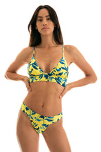 Cargar imagen en el visor de la galería, Model Front: Rio De Sol Conjunto Lemon Flower Tri Cos
