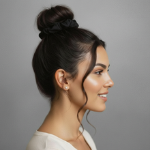 Cargar imagen en el visor de la galería, Image 03: Rio De Sol Accesorios Para El Cabello Nero Scrunchie
