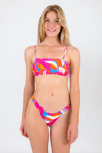 Cargar imagen en el visor de la galería, Model Front: Rio De Sol Conjunto Set Antelope Bandeau-Reto High-Leg
