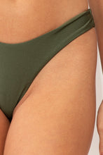 Cargar imagen en el visor de la galería, Image 06: Rio De Sol Bragas Bottom Shimmer-Croco Nara
