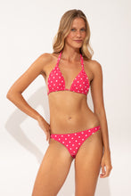 Cargar imagen en el visor de la galería, Model Front: Wednesday In Hawaii By Rio De Sol Bragas Bottom Kiko-Guava Oahu
