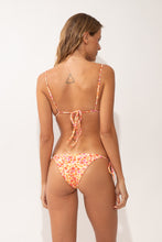 Cargar imagen en el visor de la galería, Model Back: Rio De Sol Bragas Bottom Ditsy-Butter Lacinho

